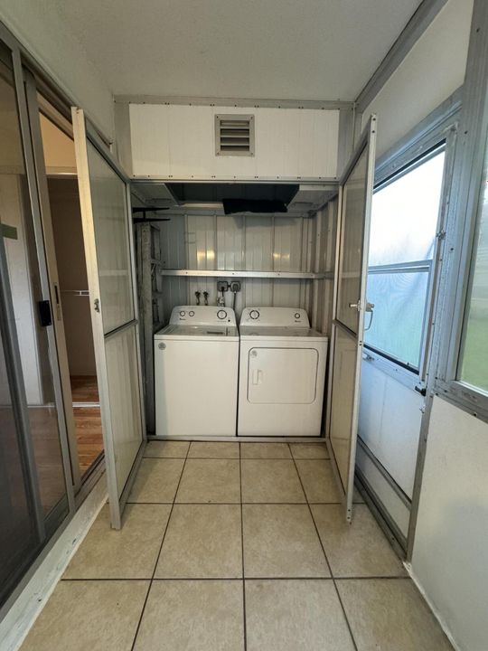 For Rent: $1,350 (1 beds, 1 baths, 720 Square Feet)