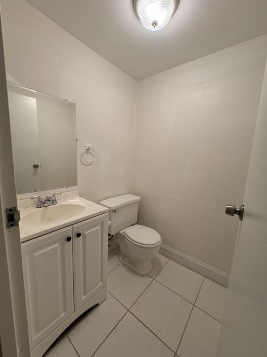 For Rent: $1,350 (1 beds, 1 baths, 720 Square Feet)