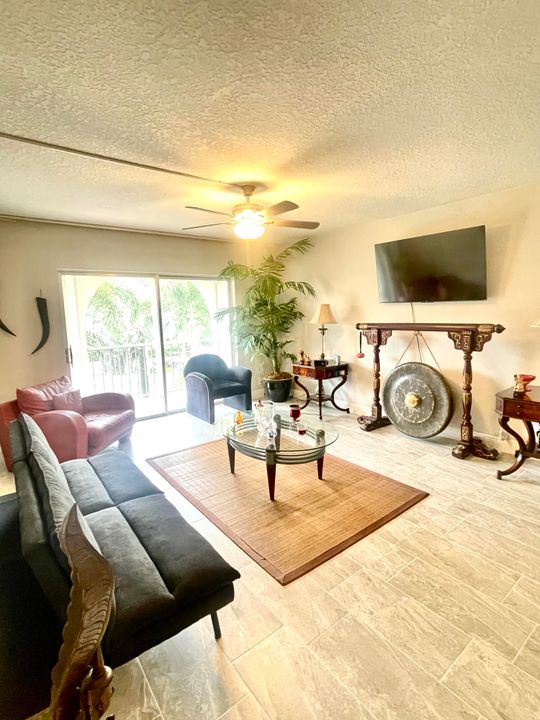For Rent: $2,300 (2 beds, 2 baths, 1080 Square Feet)