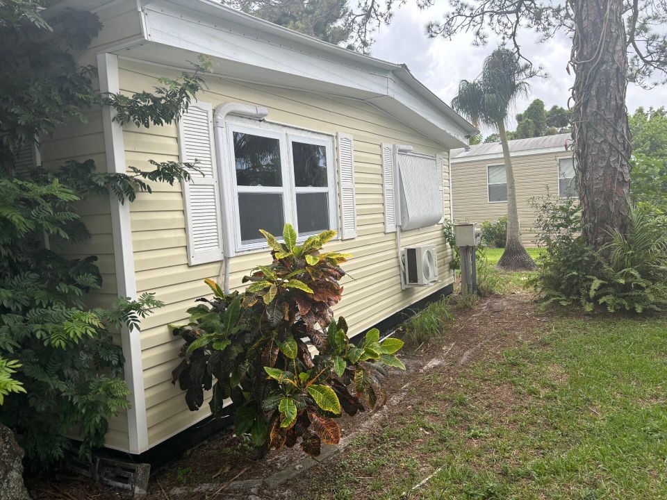 For Sale: $79,900 (2 beds, 2 baths, 1200 Square Feet)