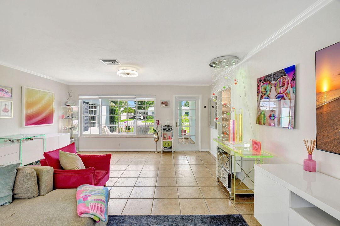 For Sale: $1,100,000 (2 beds, 2 baths, 1358 Square Feet)