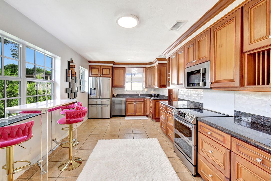 For Sale: $1,100,000 (2 beds, 2 baths, 1358 Square Feet)