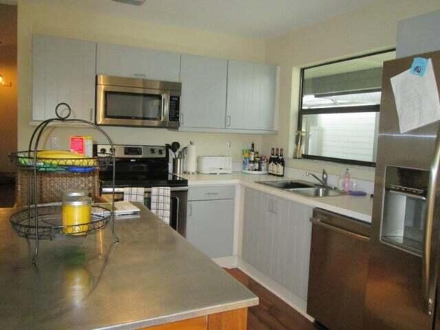 For Rent: $2,800 (2 beds, 2 baths, 1231 Square Feet)