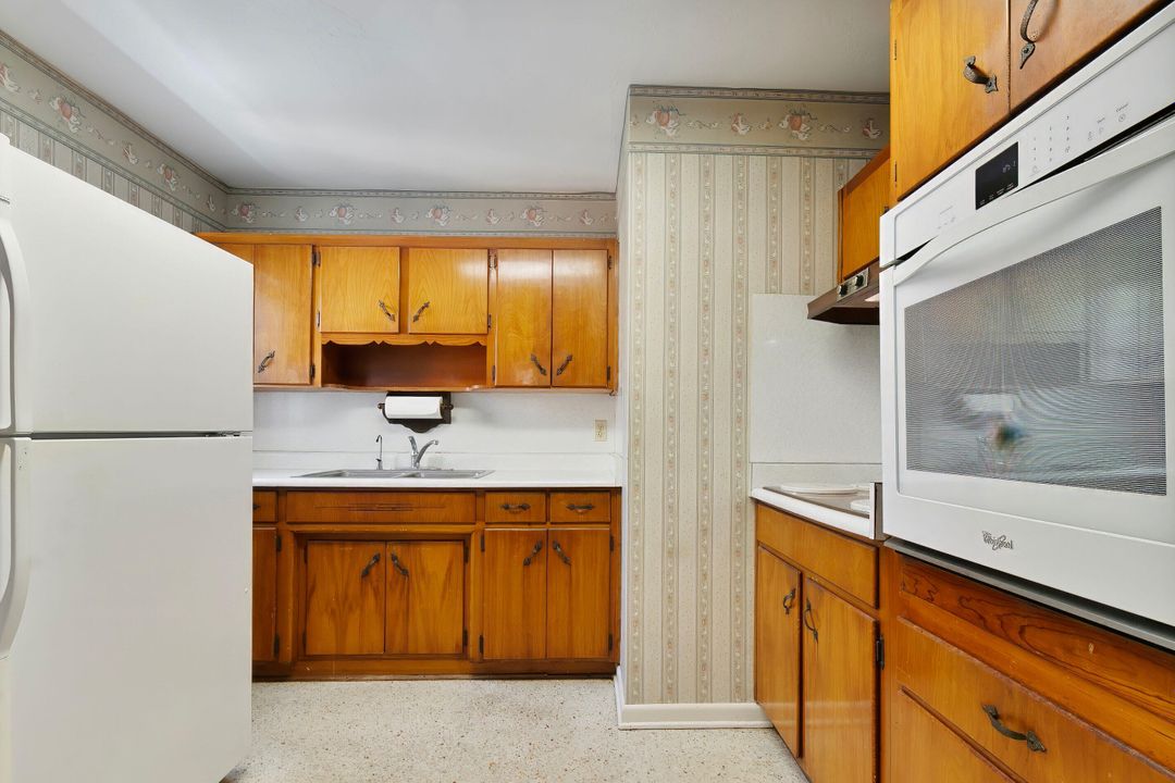 For Sale: $545,000 (3 beds, 1 baths, 1200 Square Feet)