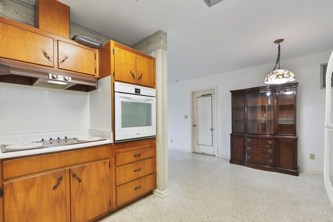For Sale: $545,000 (3 beds, 1 baths, 1200 Square Feet)