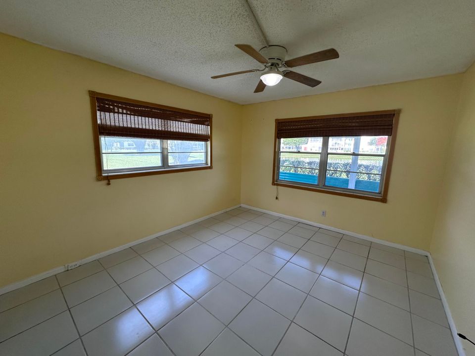 For Sale: $155,000 (2 beds, 1 baths, 840 Square Feet)