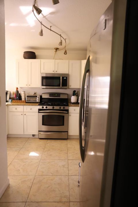 For Rent: $3,700 (3 beds, 2 baths, 1848 Square Feet)