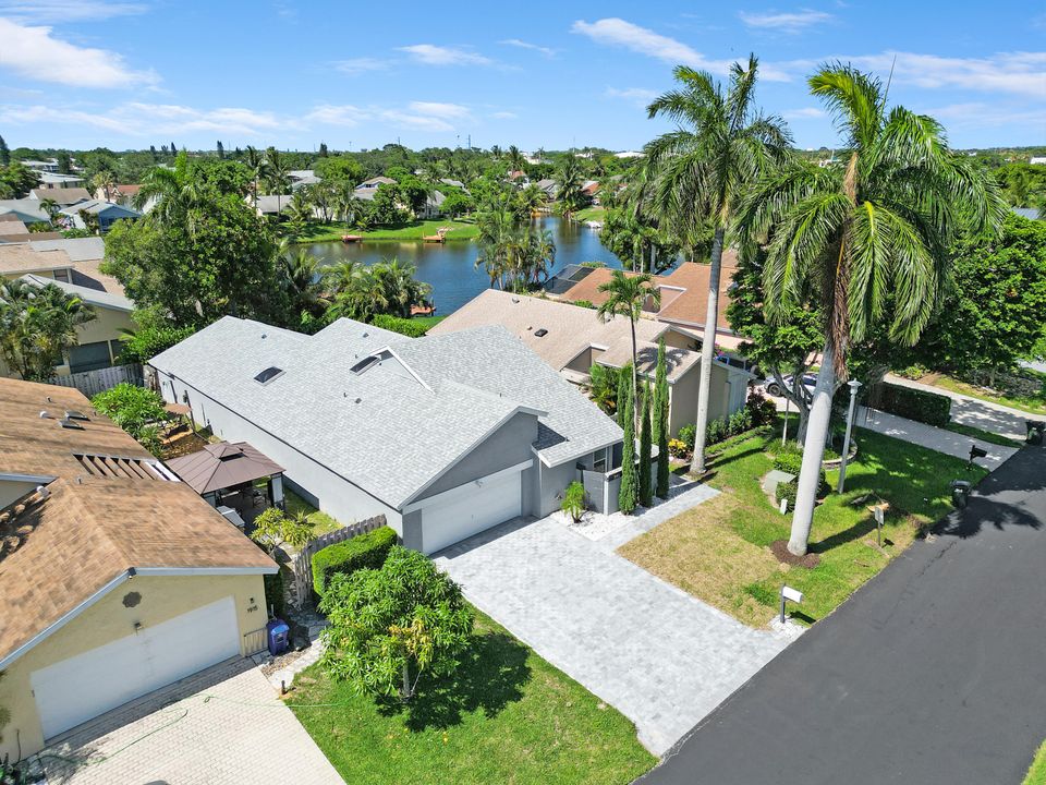 For Sale: $699,000 (3 beds, 2 baths, 1790 Square Feet)