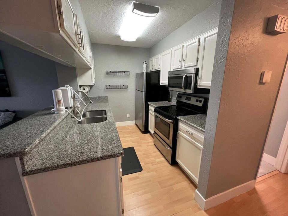 For Rent: $1,800 (1 beds, 1 baths, 502 Square Feet)