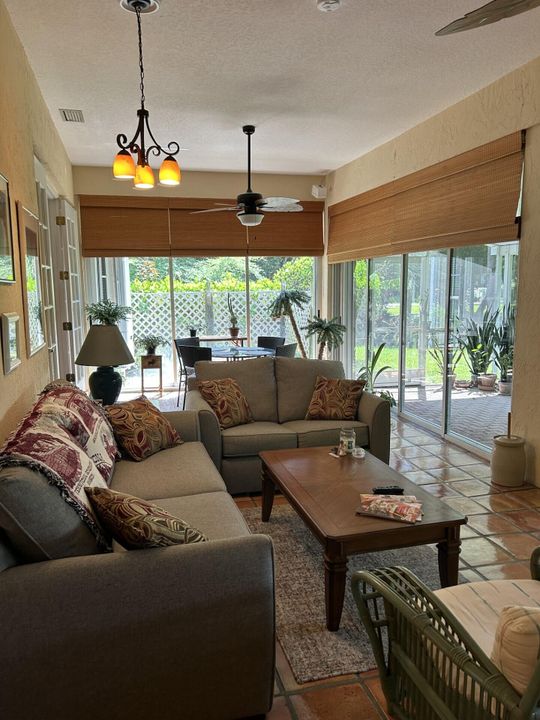 En Venta: $980,000 (3 camas, 3 baños, 3041 Pies cuadrados)