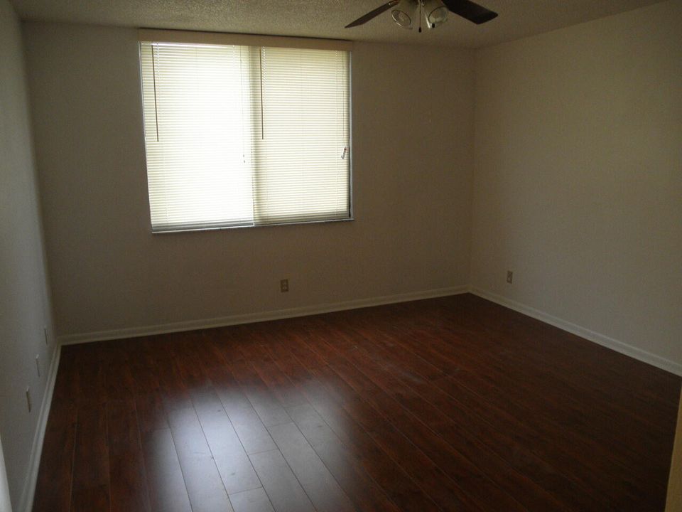 For Rent: $2,000 (2 beds, 2 baths, 1218 Square Feet)