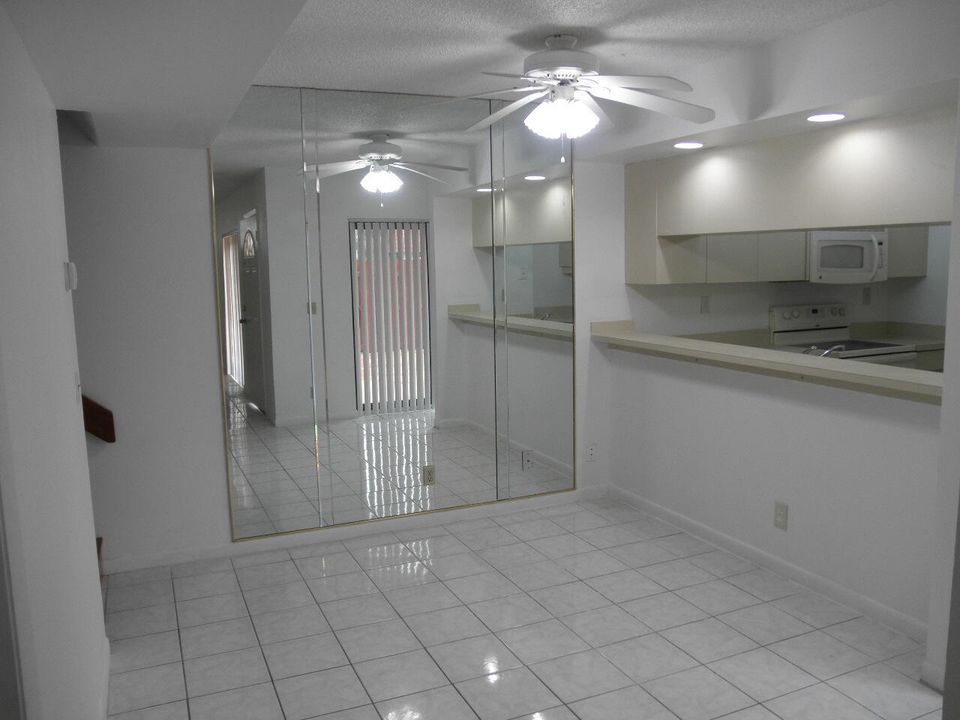 For Rent: $2,000 (2 beds, 2 baths, 1218 Square Feet)