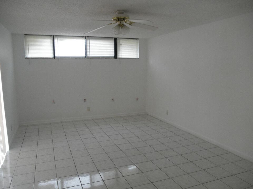 For Rent: $2,000 (2 beds, 2 baths, 1218 Square Feet)