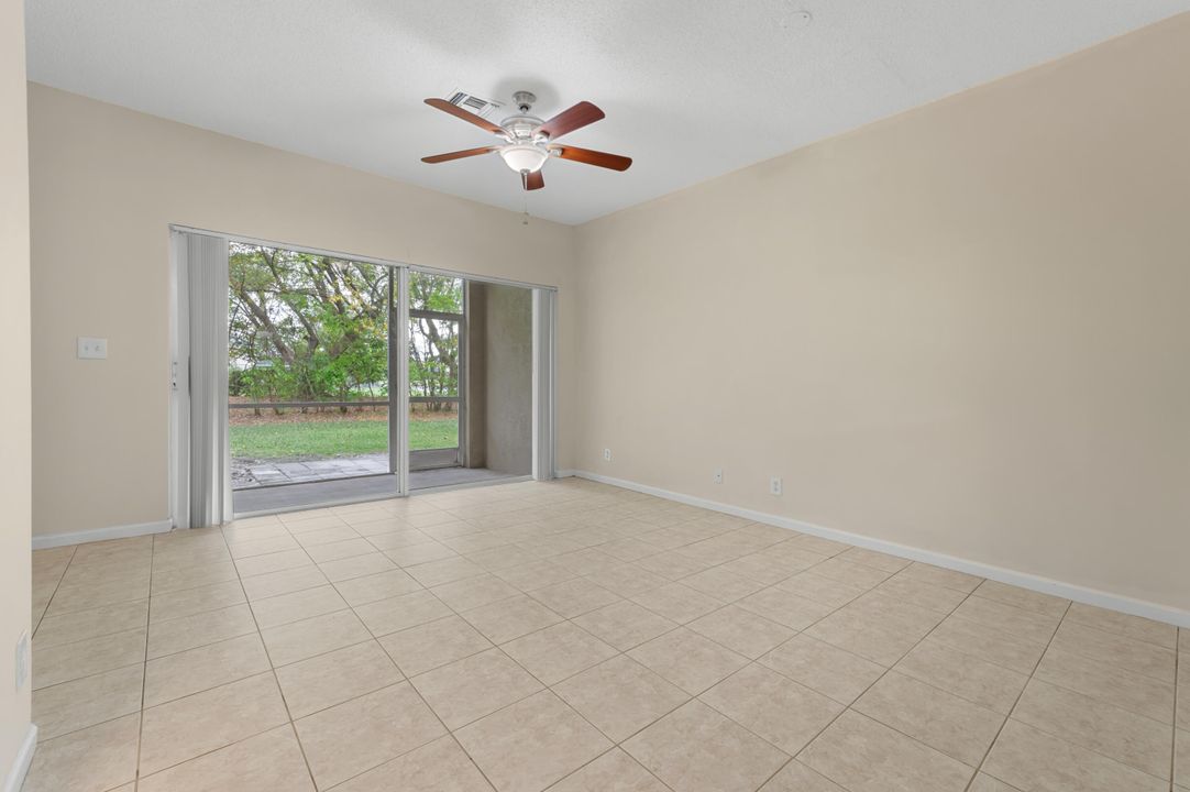 For Sale: $348,000 (2 beds, 2 baths, 1104 Square Feet)