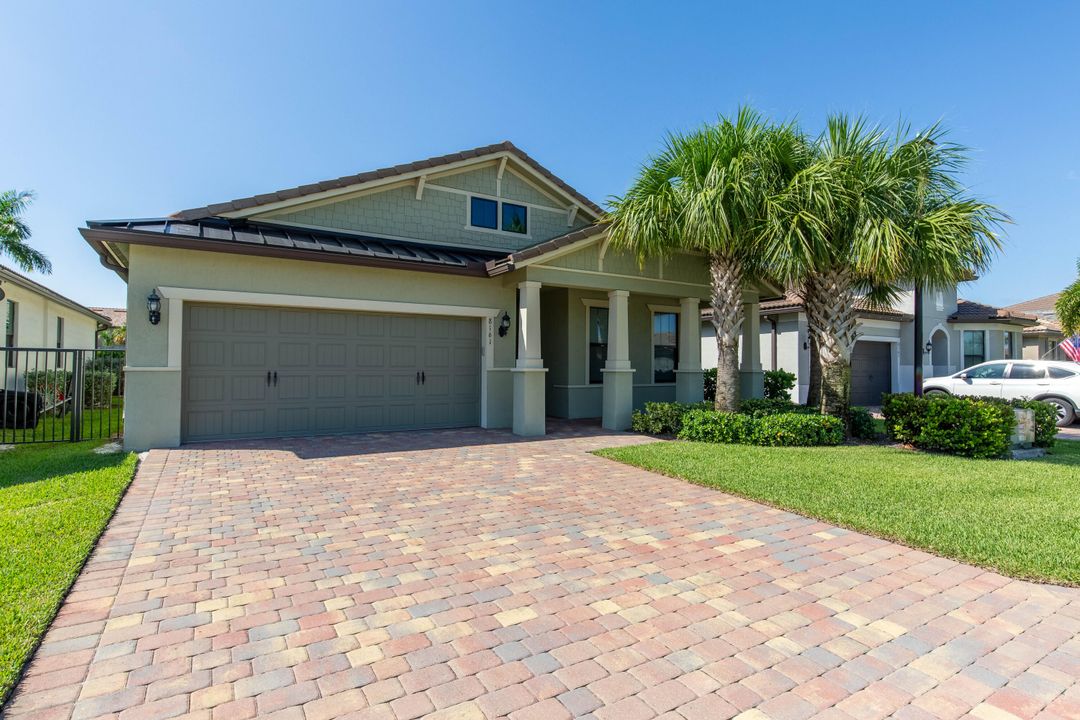 For Sale: $735,000 (3 beds, 2 baths, 1898 Square Feet)