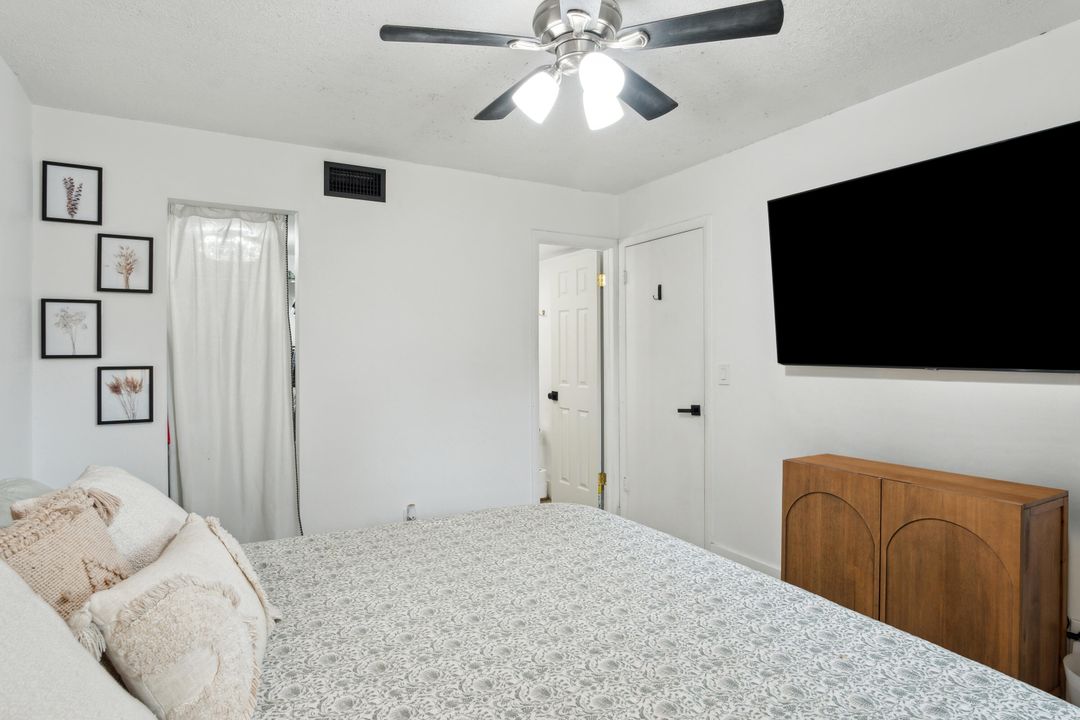 For Sale: $249,000 (2 beds, 2 baths, 900 Square Feet)