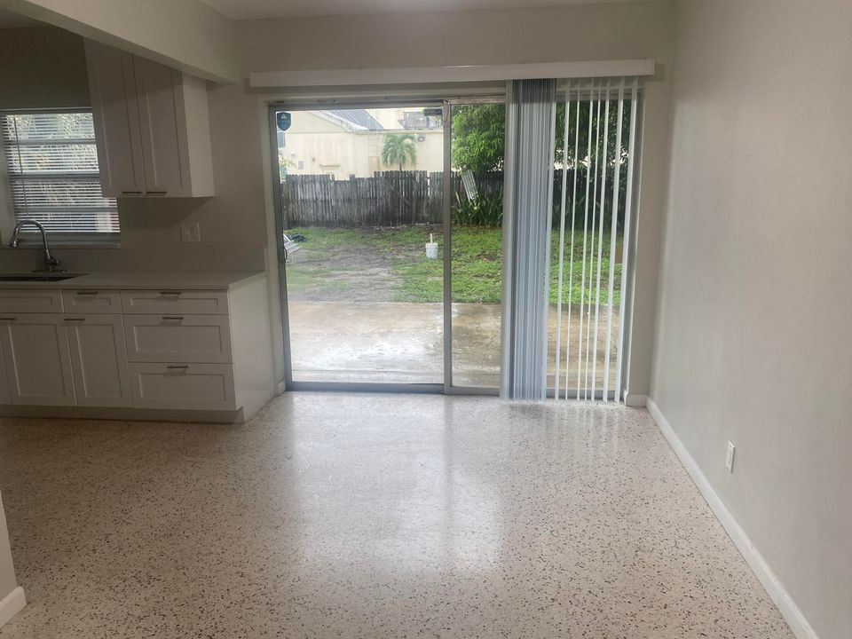 For Rent: $2,750 (3 beds, 2 baths, 1200 Square Feet)