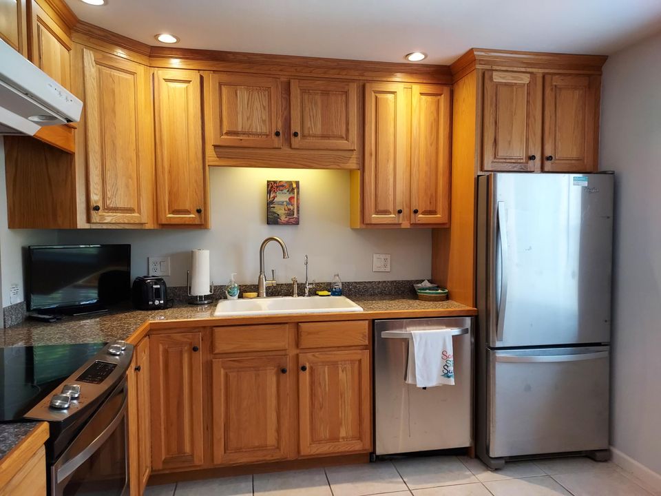 For Rent: $5,200 (2 beds, 2 baths, 1000 Square Feet)