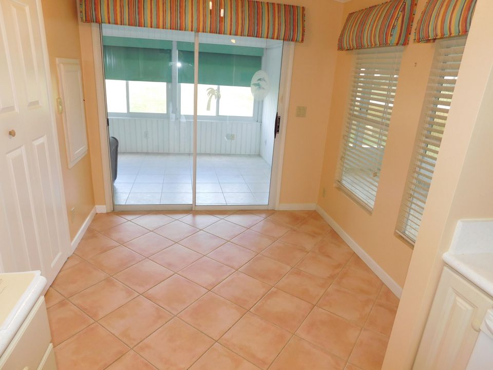 For Sale: $174,900 (2 beds, 2 baths, 1061 Square Feet)