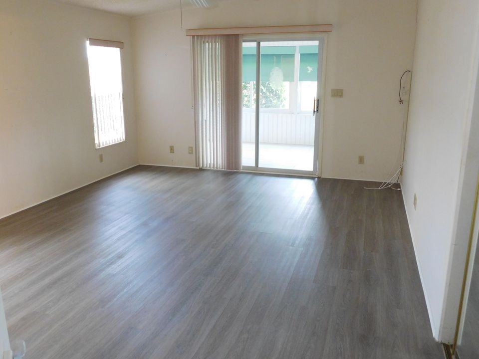 En Venta: $174,900 (2 camas, 2 baños, 1061 Pies cuadrados)