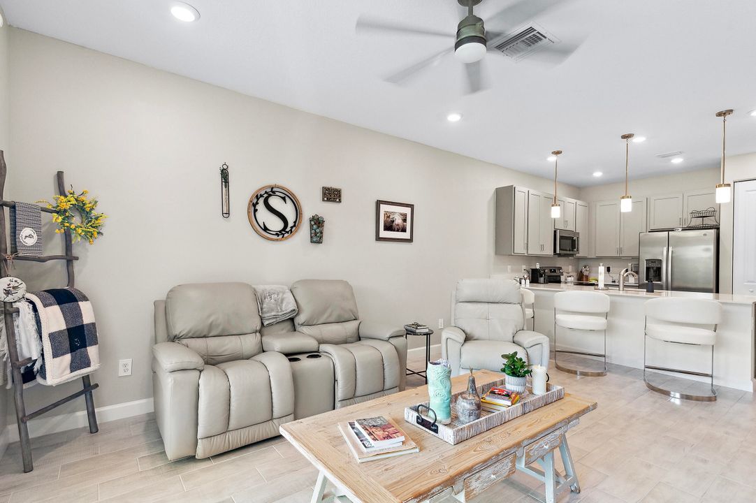 For Sale: $459,000 (2 beds, 2 baths, 1319 Square Feet)