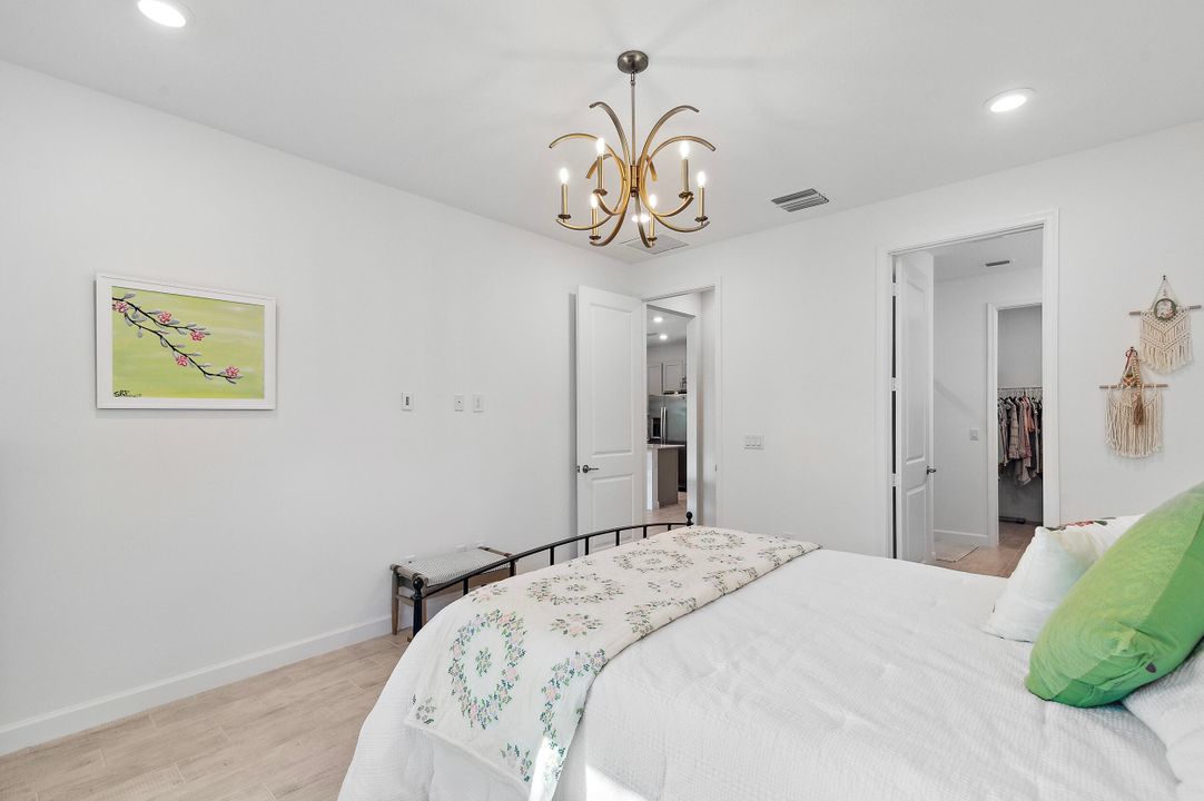 For Sale: $459,000 (2 beds, 2 baths, 1319 Square Feet)