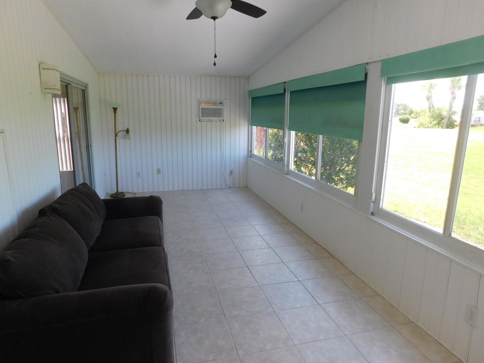 For Sale: $174,900 (2 beds, 2 baths, 1061 Square Feet)