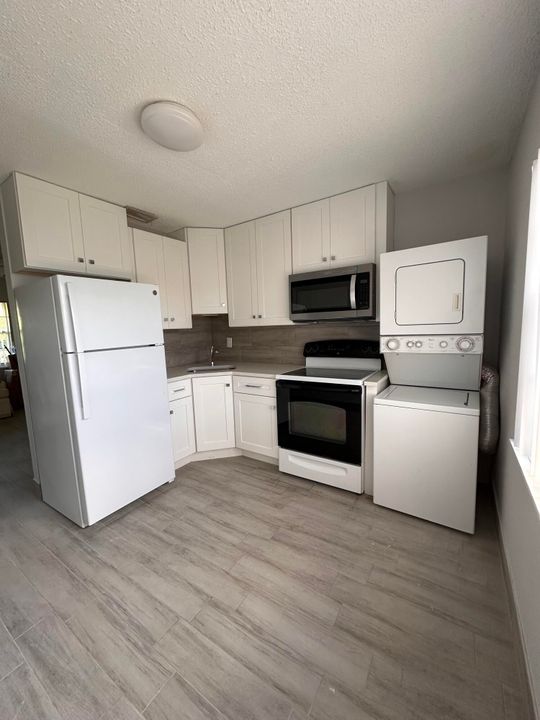 For Rent: $1,900 (1 beds, 1 baths, 2808 Square Feet)