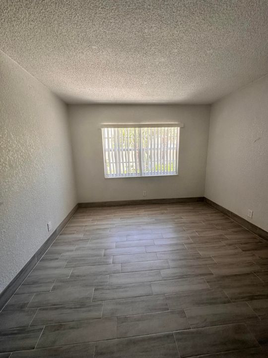 For Rent: $1,900 (1 beds, 1 baths, 2808 Square Feet)