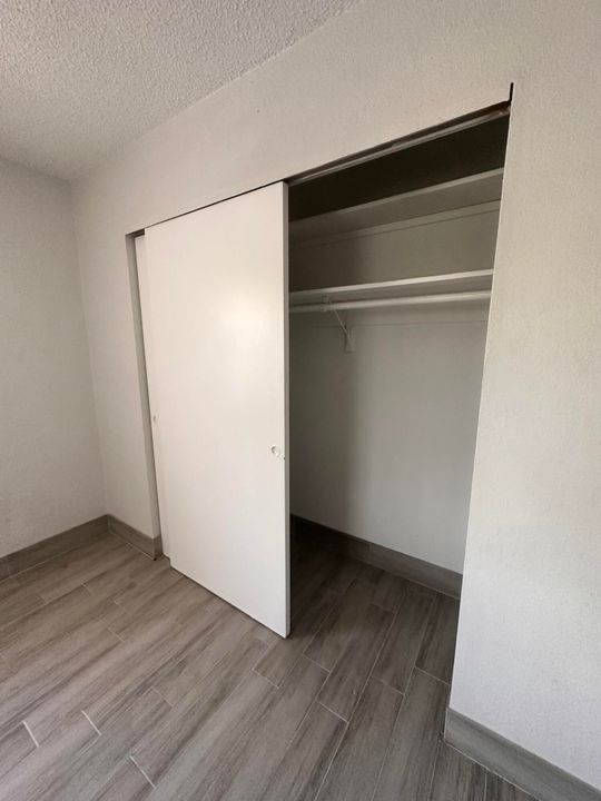 В аренду: $1,900 (1 спален, 1 ванн, 2808 Квадратных фут)