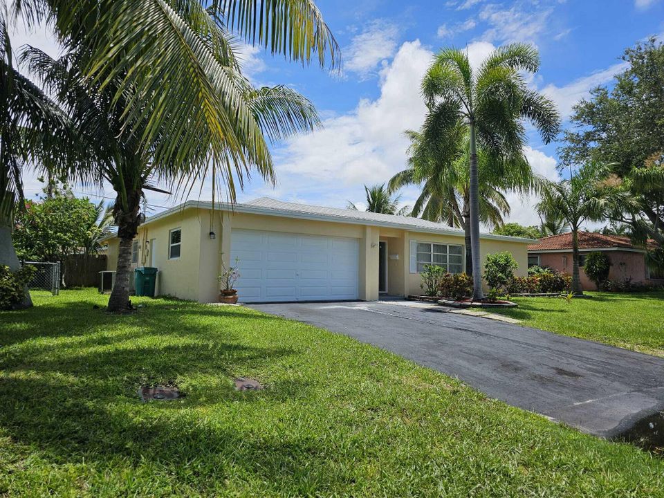 For Sale: $599,000 (3 beds, 2 baths, 1474 Square Feet)