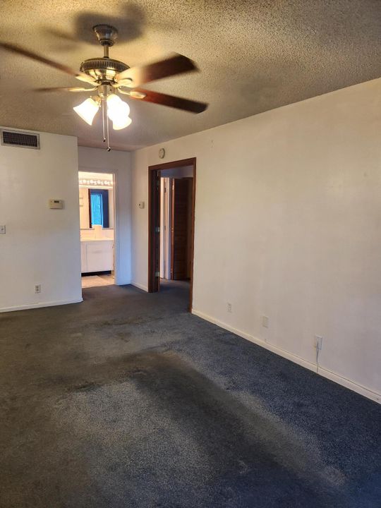 Active With Contract: $127,500 (1 beds, 1 baths, 683 Square Feet)