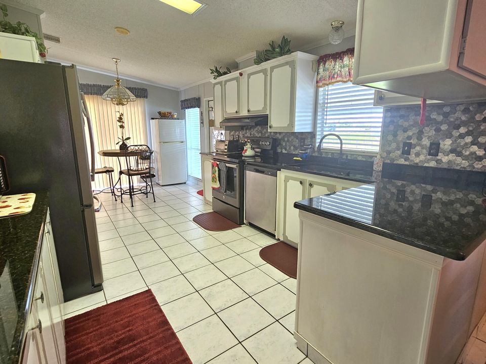 For Sale: $189,599 (2 beds, 2 baths, 1655 Square Feet)