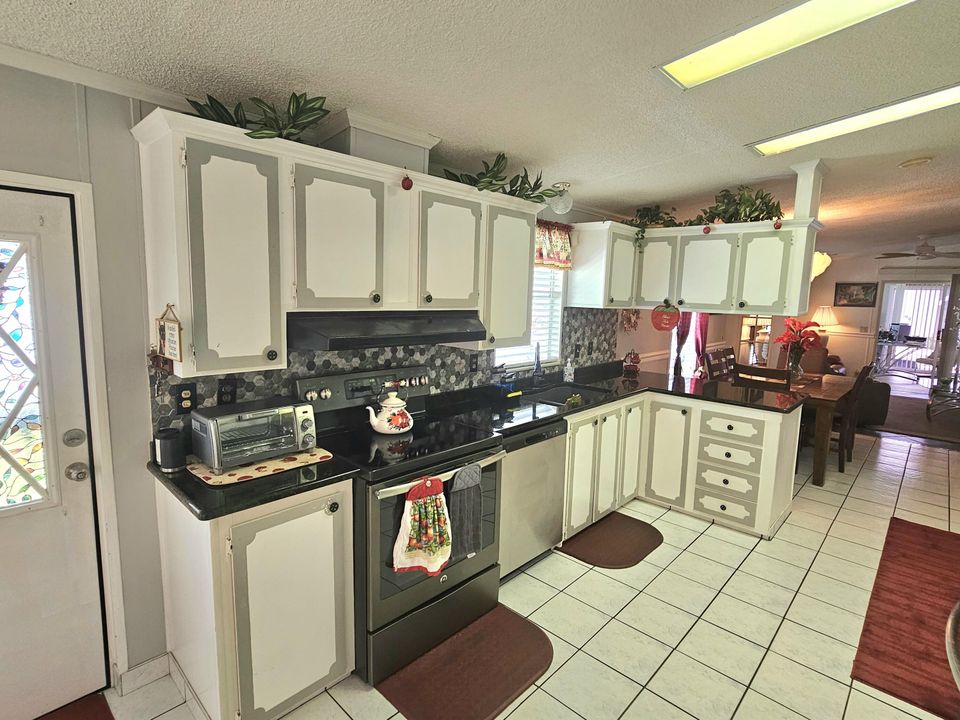 For Sale: $189,599 (2 beds, 2 baths, 1655 Square Feet)