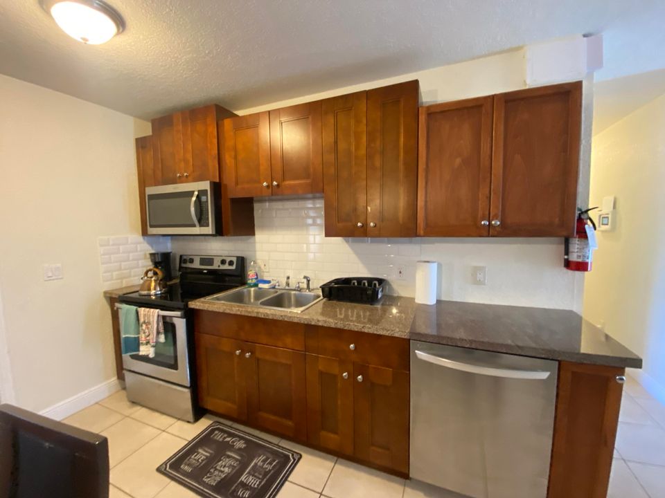 For Rent: $2,800 (3 beds, 2 baths, 1407 Square Feet)