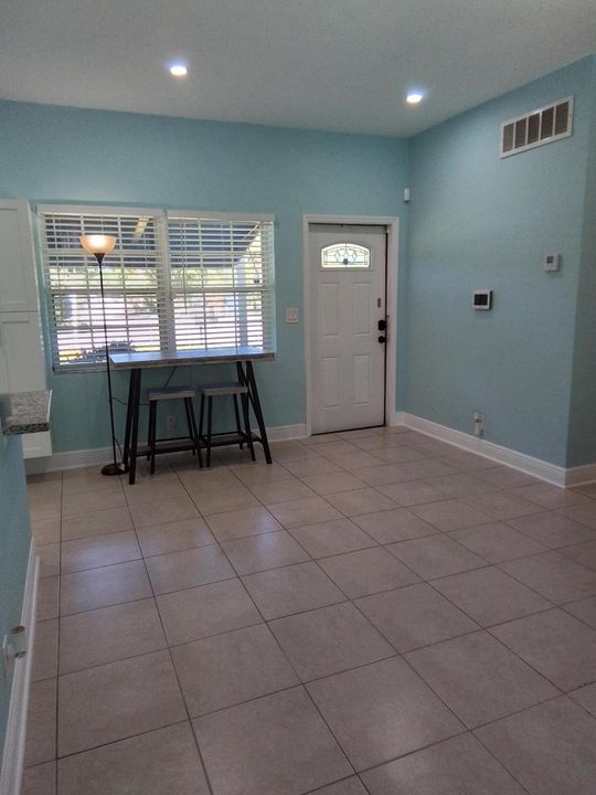 For Sale: $364,900 (2 beds, 1 baths, 832 Square Feet)