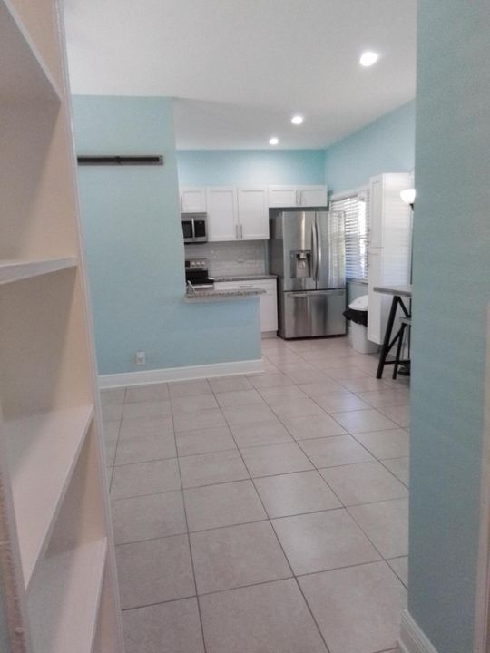 For Sale: $364,900 (2 beds, 1 baths, 832 Square Feet)