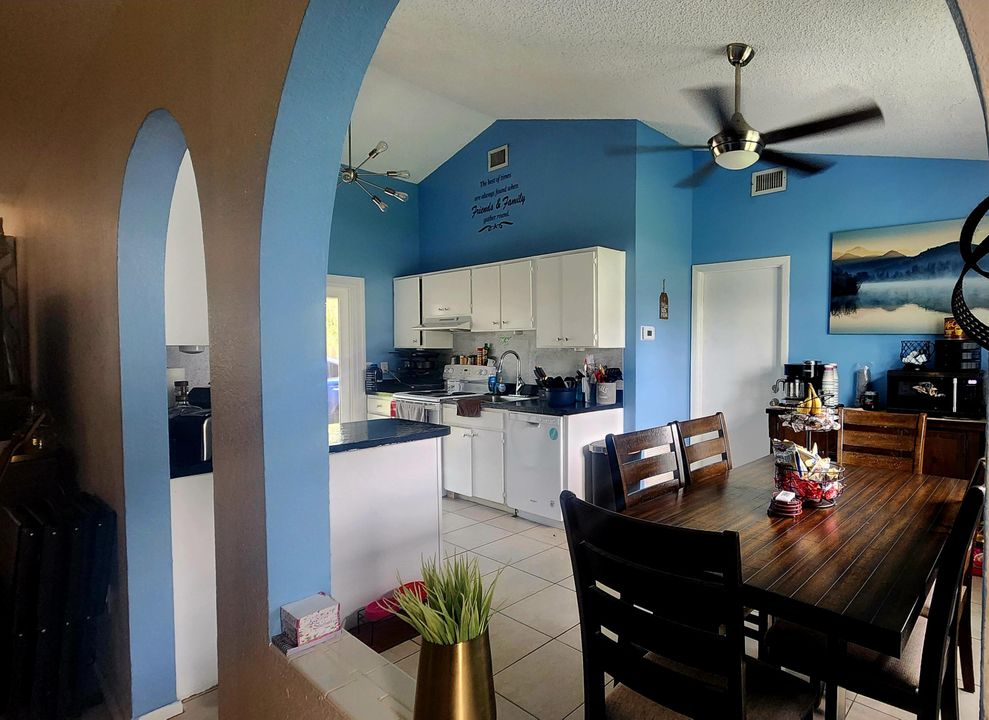 For Sale: $399,000 (3 beds, 2 baths, 1272 Square Feet)