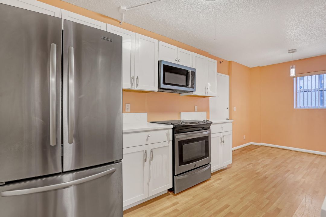 For Sale: $289,900 (3 beds, 2 baths, 1663 Square Feet)