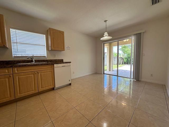For Rent: $2,900 (3 beds, 2 baths, 1391 Square Feet)