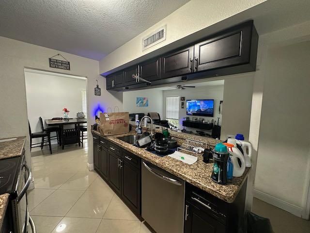 For Rent: $2,800 (3 beds, 1 baths, 1266 Square Feet)
