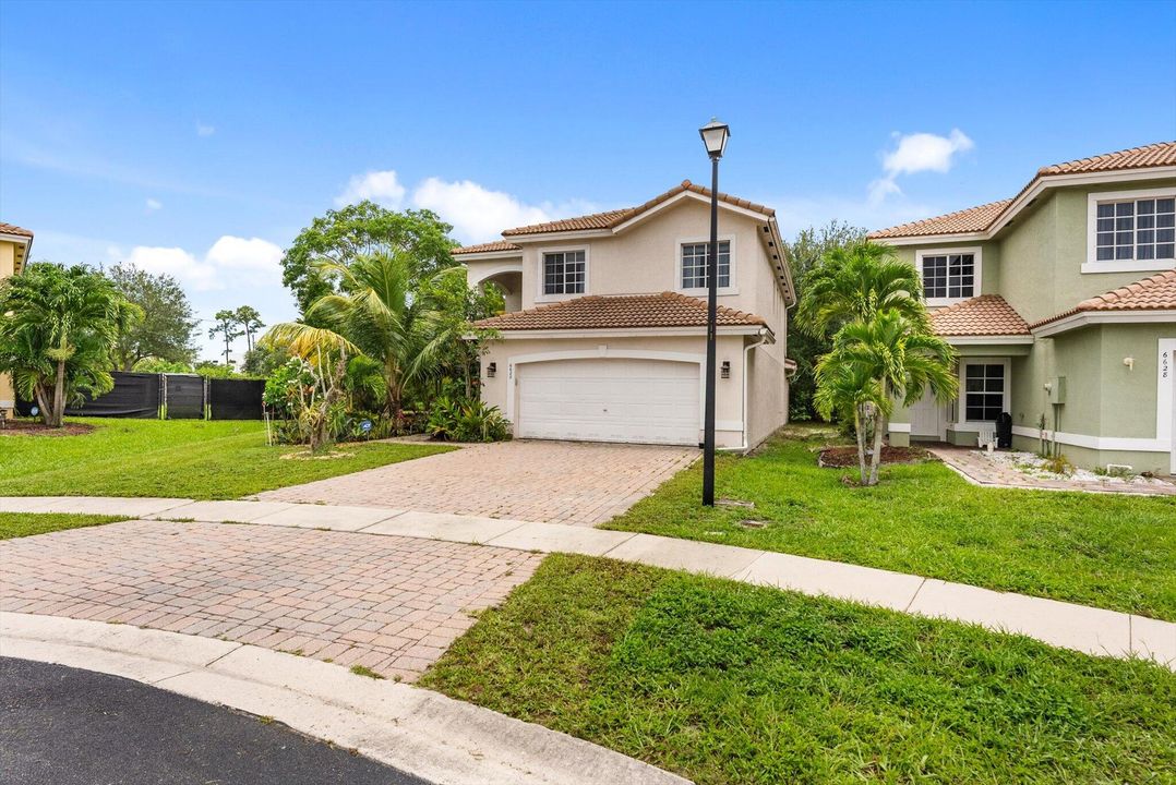 For Sale: $620,000 (4 beds, 2 baths, 2296 Square Feet)