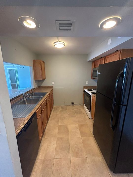 For Rent: $1,750 (2 beds, 2 baths, 906 Square Feet)