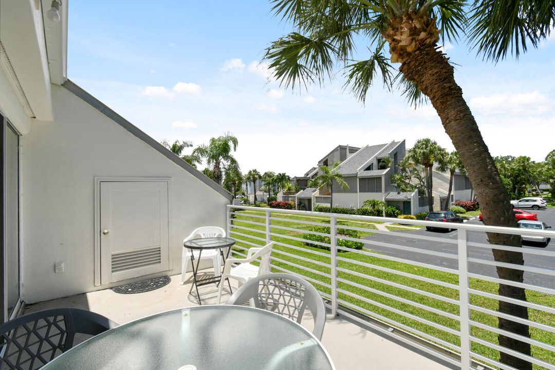 For Sale: $459,000 (2 beds, 2 baths, 1026 Square Feet)