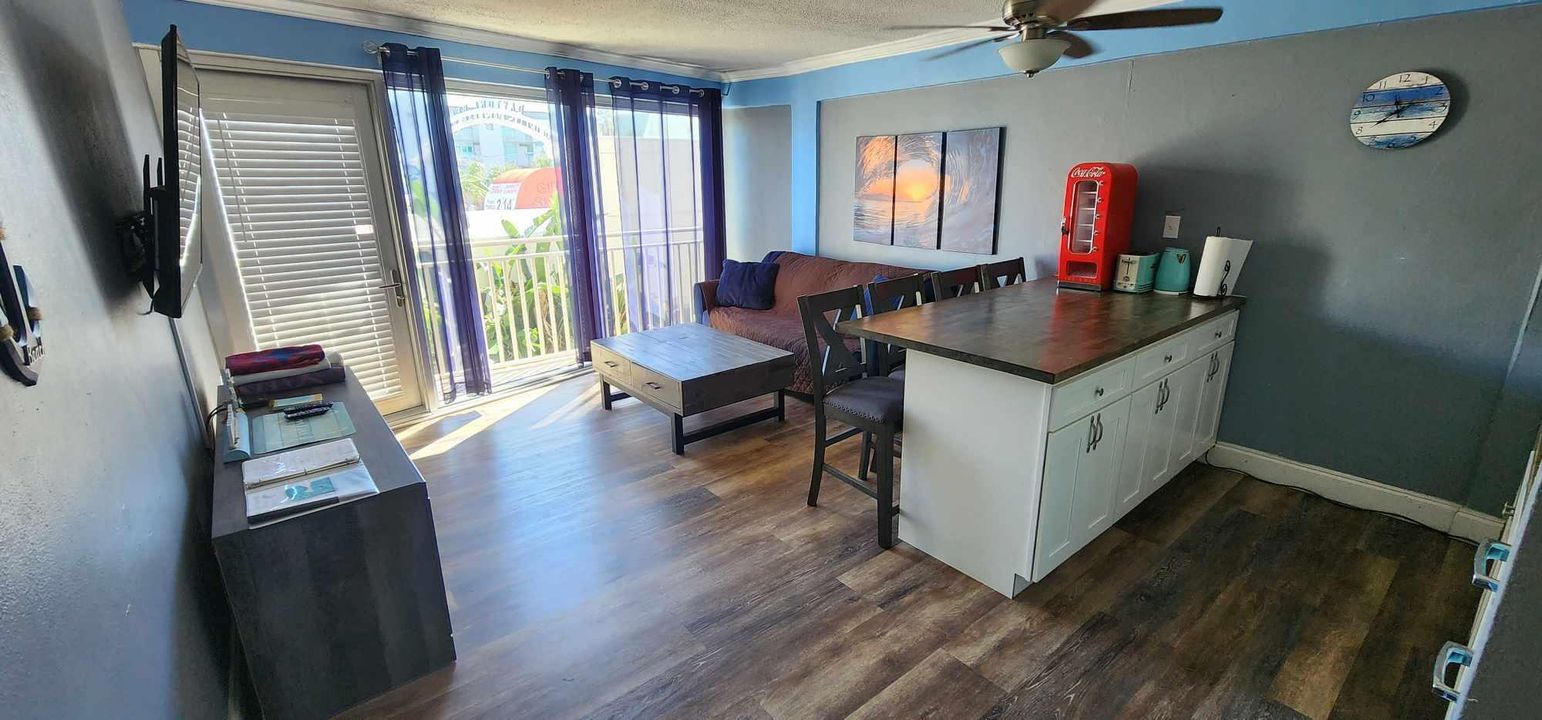 For Sale: $149,000 (1 beds, 1 baths, 476 Square Feet)