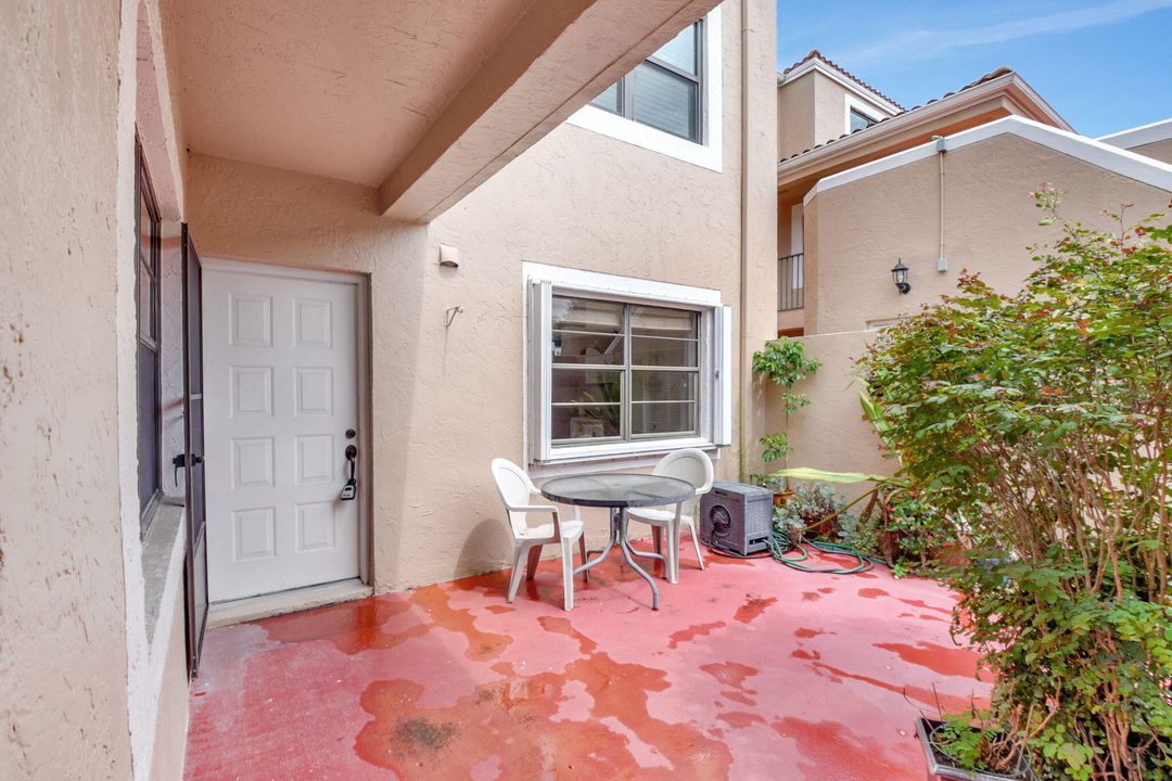 For Sale: $403,800 (2 beds, 2 baths, 1263 Square Feet)