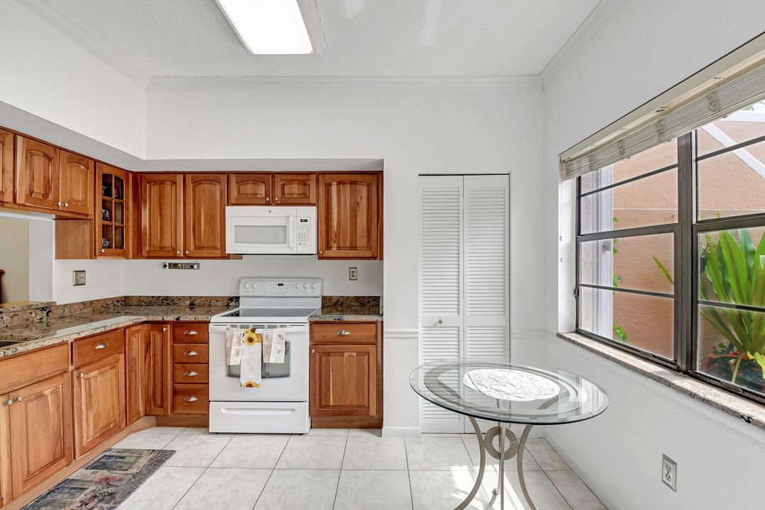 For Sale: $403,800 (2 beds, 2 baths, 1263 Square Feet)