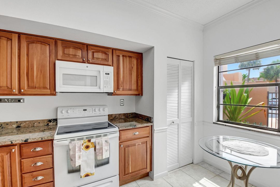 For Sale: $403,800 (2 beds, 2 baths, 1263 Square Feet)