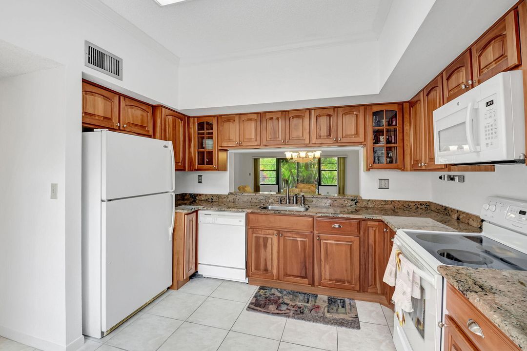 For Sale: $403,800 (2 beds, 2 baths, 1263 Square Feet)