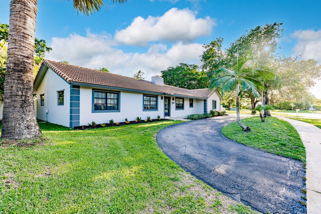 For Sale: $899,000 (3 beds, 2 baths, 2592 Square Feet)